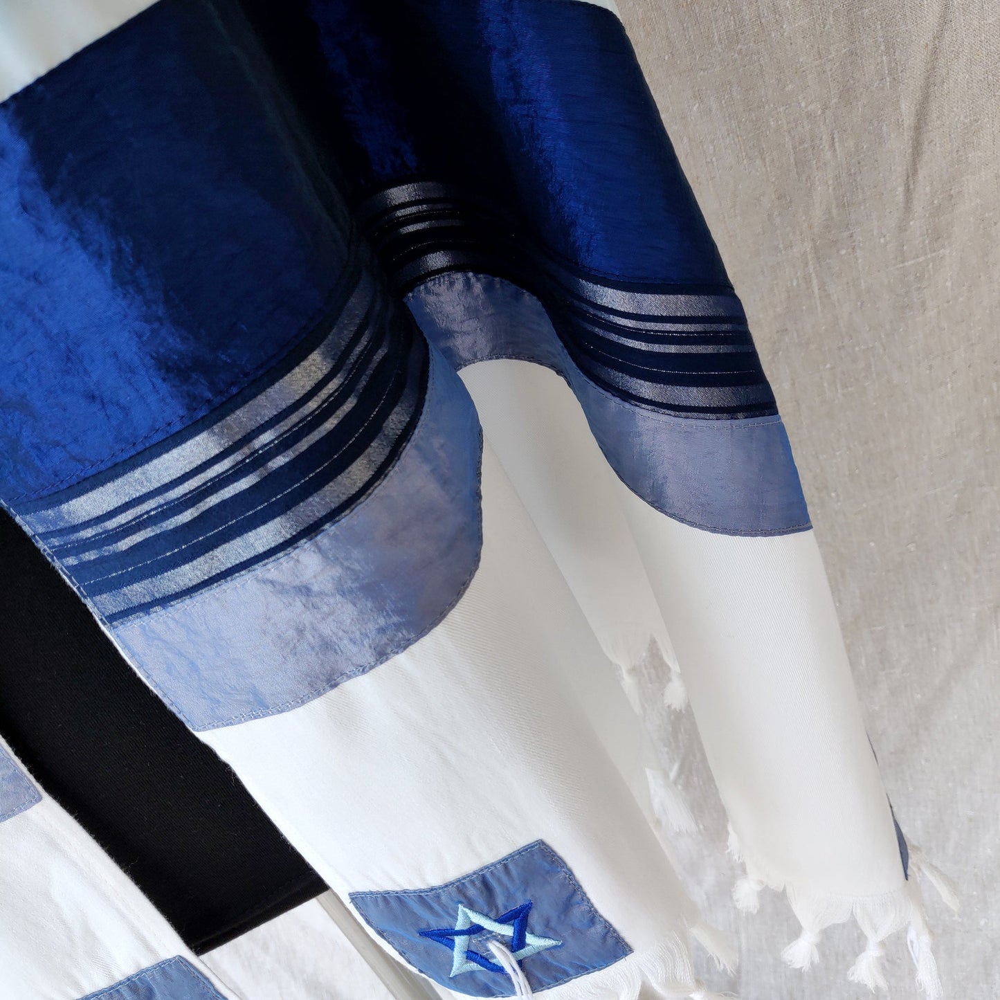 Elegant Gabrieli tallit - Blue on White