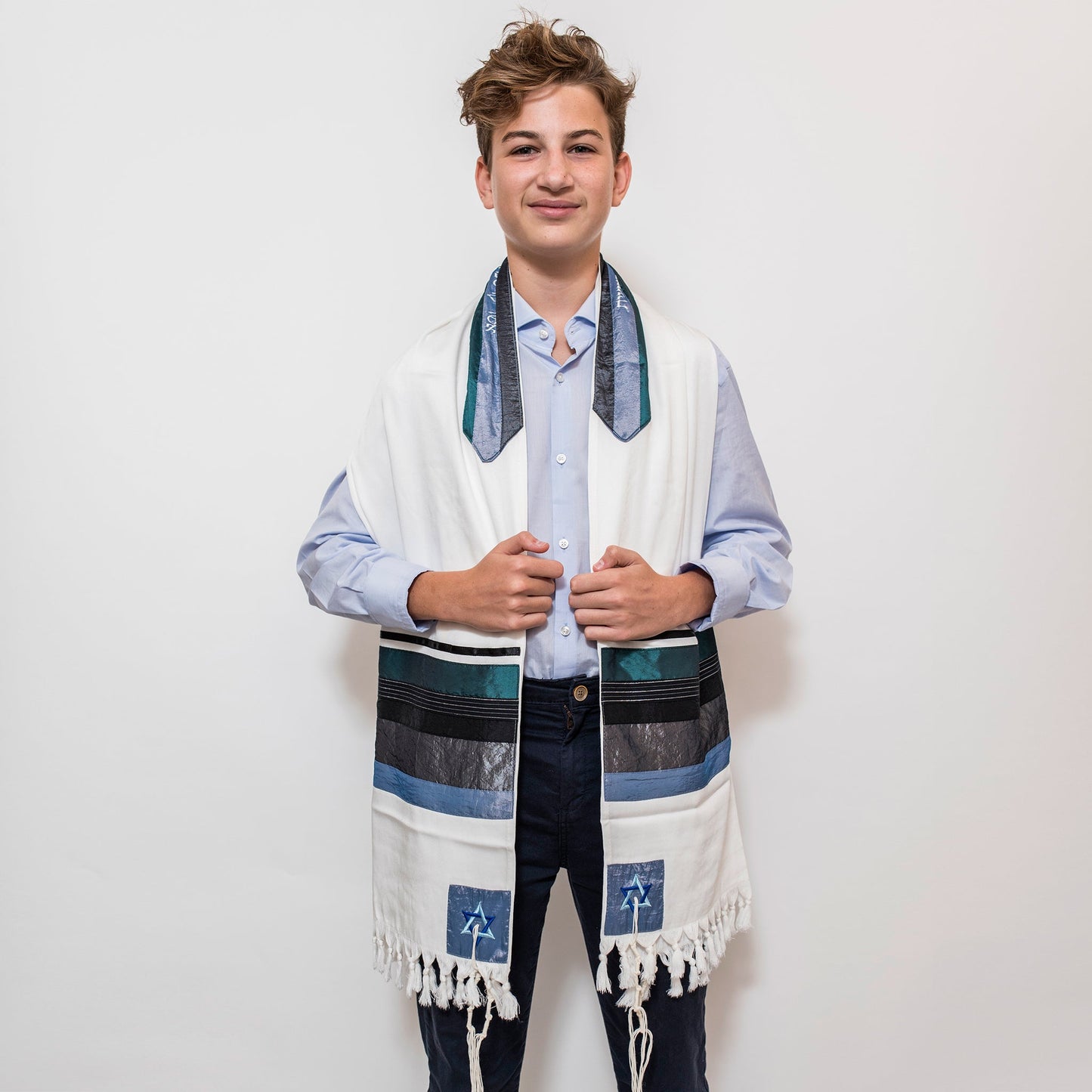 Elegant Gabrieli tallit - Turquoise on White