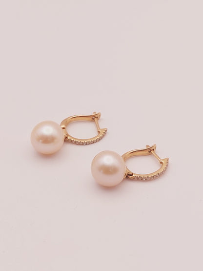 Freshwater Pearl and Diamonds Earrings