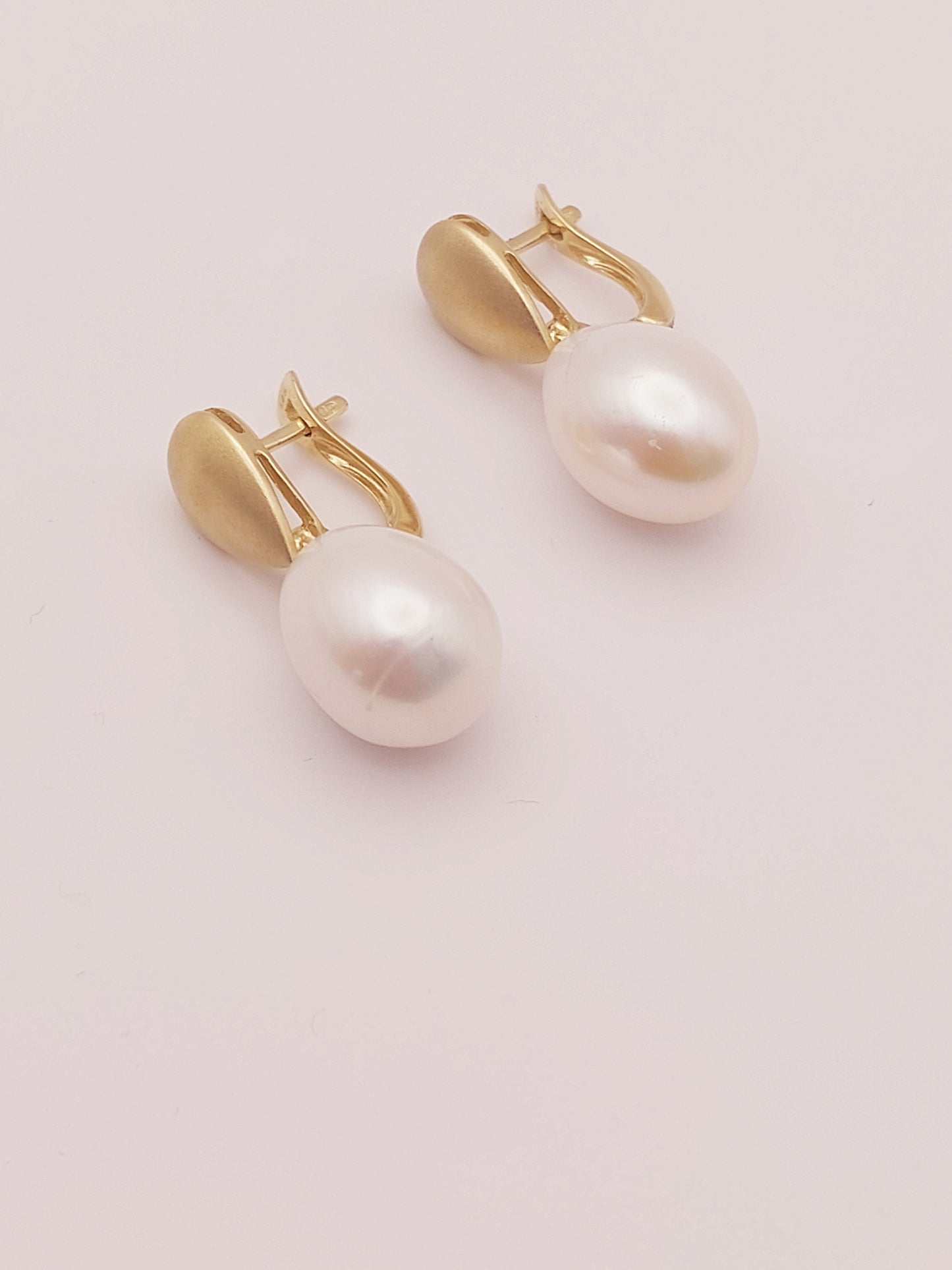 White South Pearl Earrings