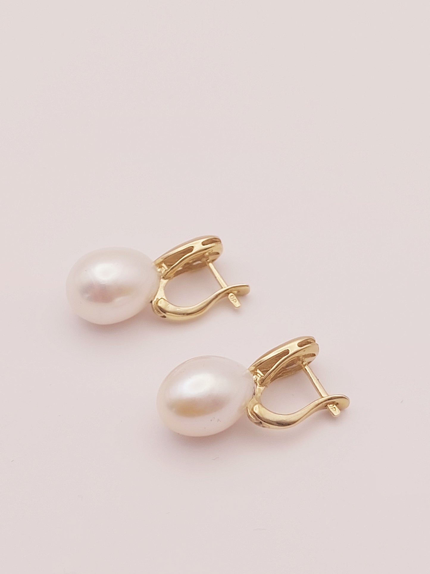 White South Pearl Earrings
