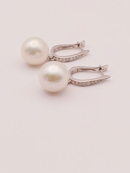 White South Pearl Earrings with Diamonds