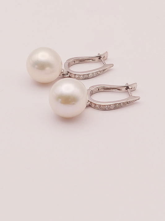 White South Pearl Earrings with Diamonds