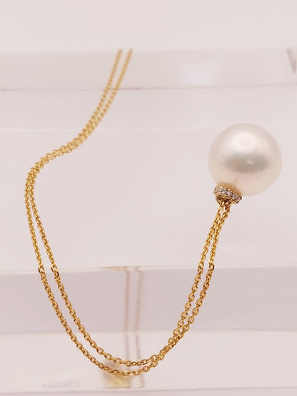 White Pearl pendant with diamonds