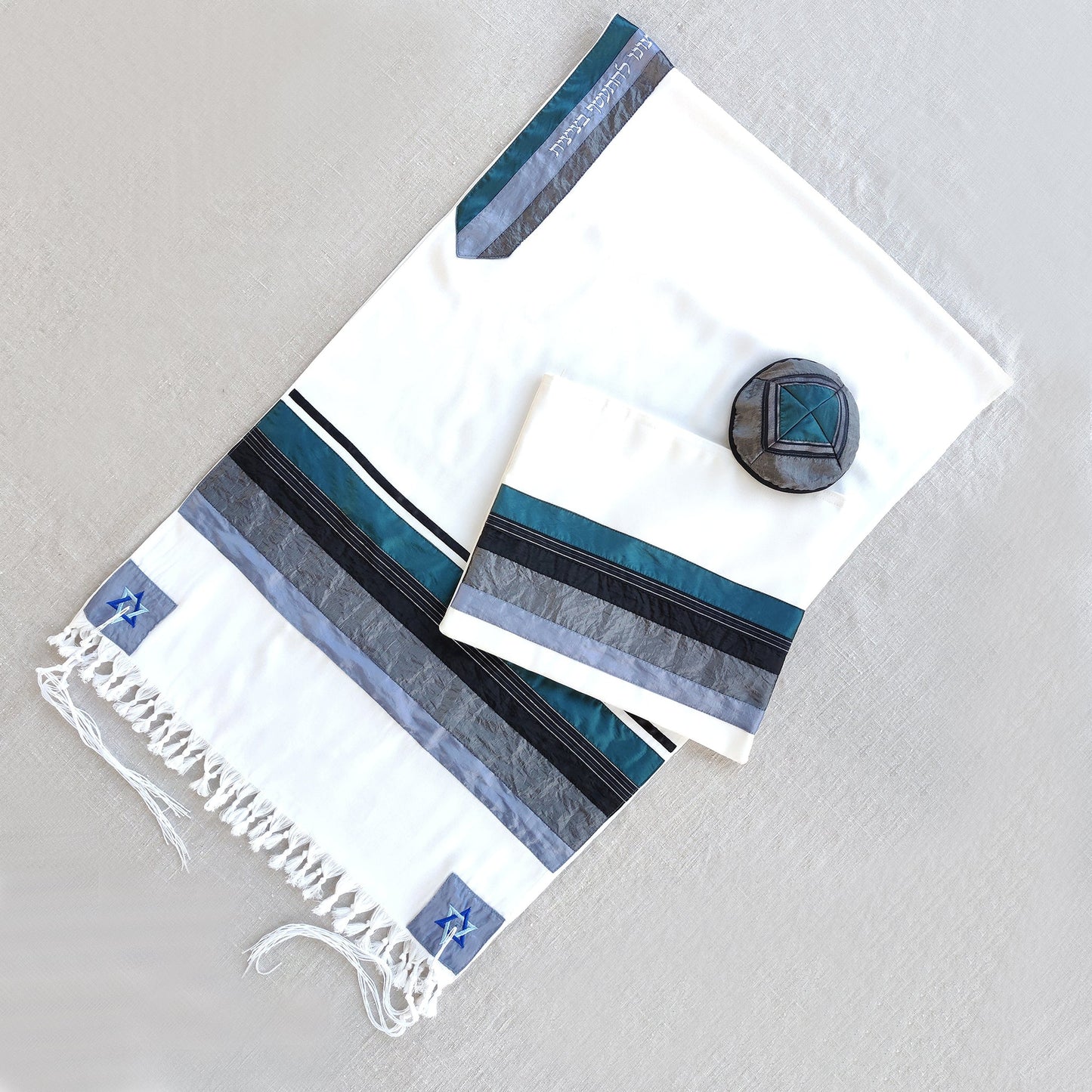 Elegant Gabrieli tallit - Turquoise on White